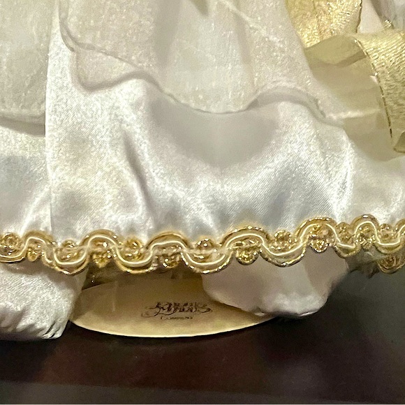 PRECIOUS MOMENTS “GLORIA” Angel Doll, In Plastic Case, On PM Doll Stand-No Box! - Picture 10 of 12